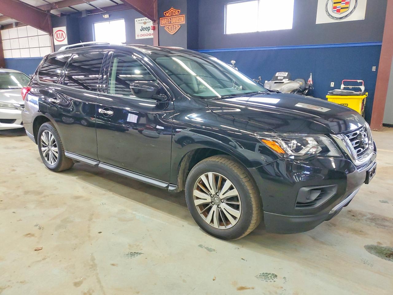 Nissan Pathfinder S