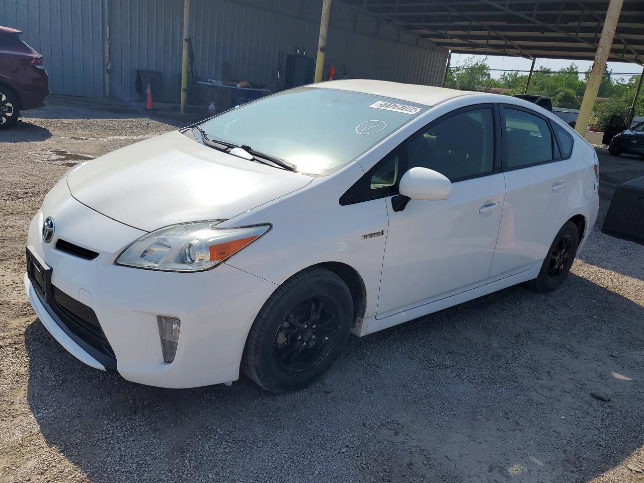 Salvage Toyota Prius Image