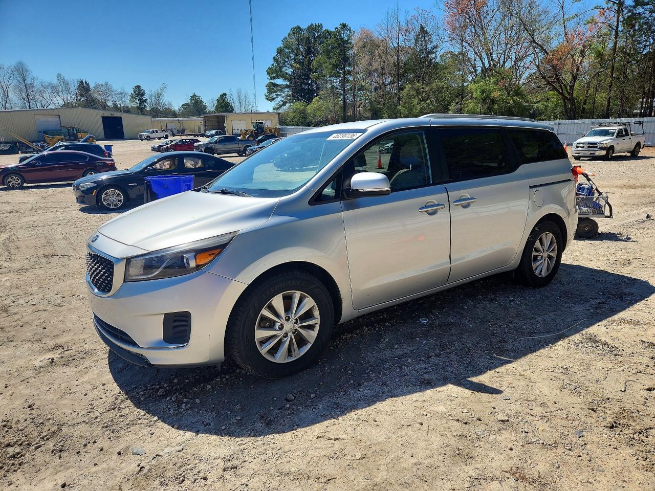 Salvage Kia Sedona Image