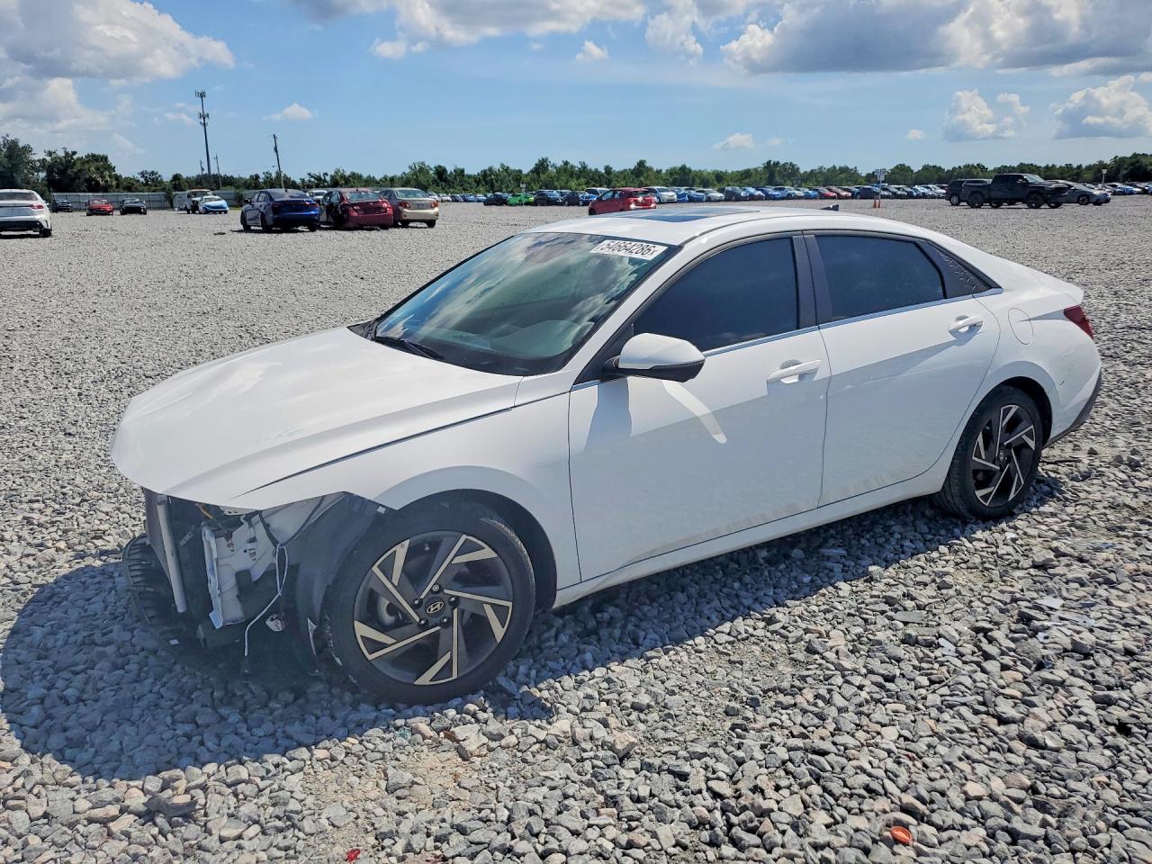 Salvage Hyundai ELANTRA Image