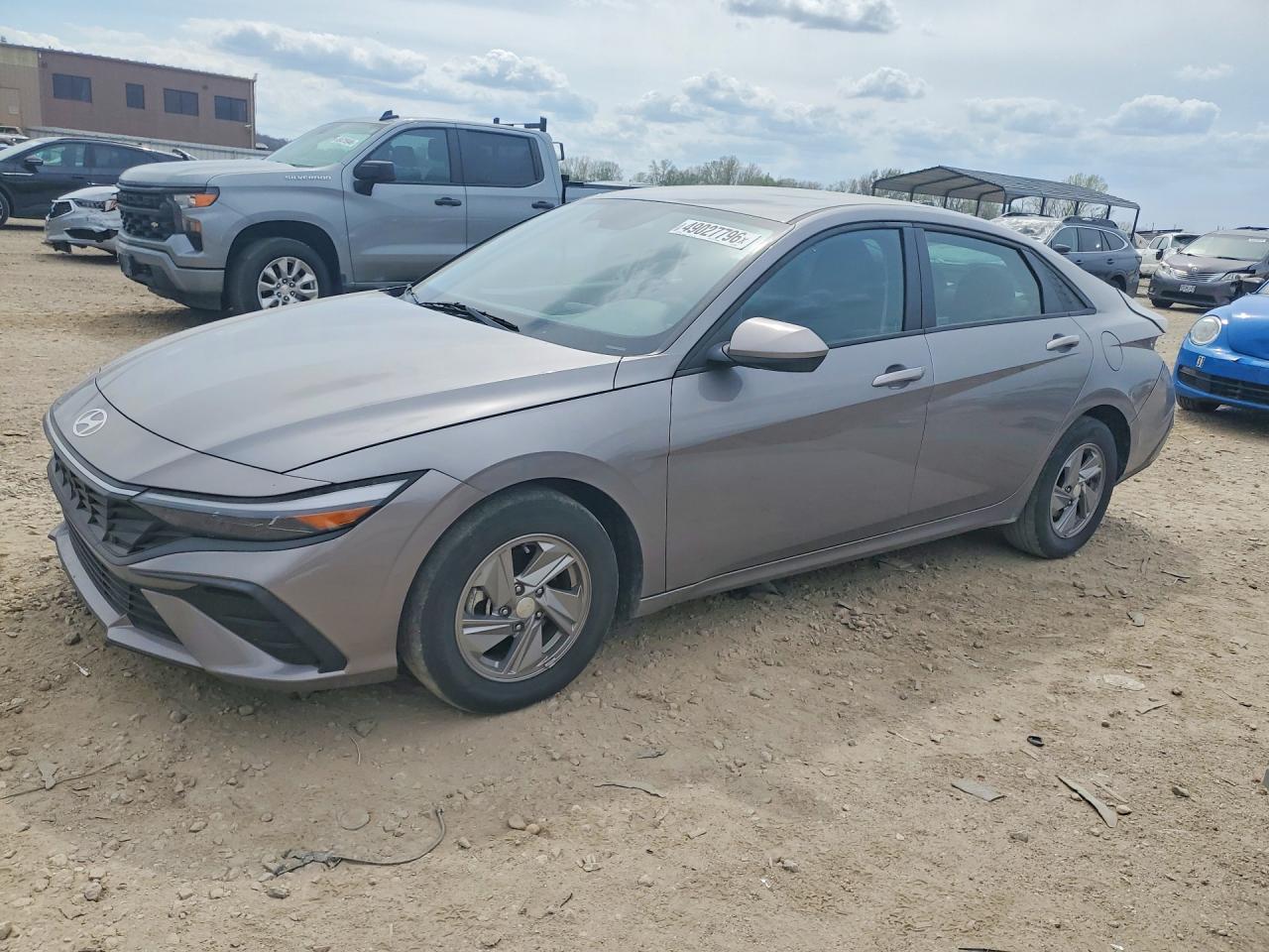 Salvage Hyundai ELANTRA Image