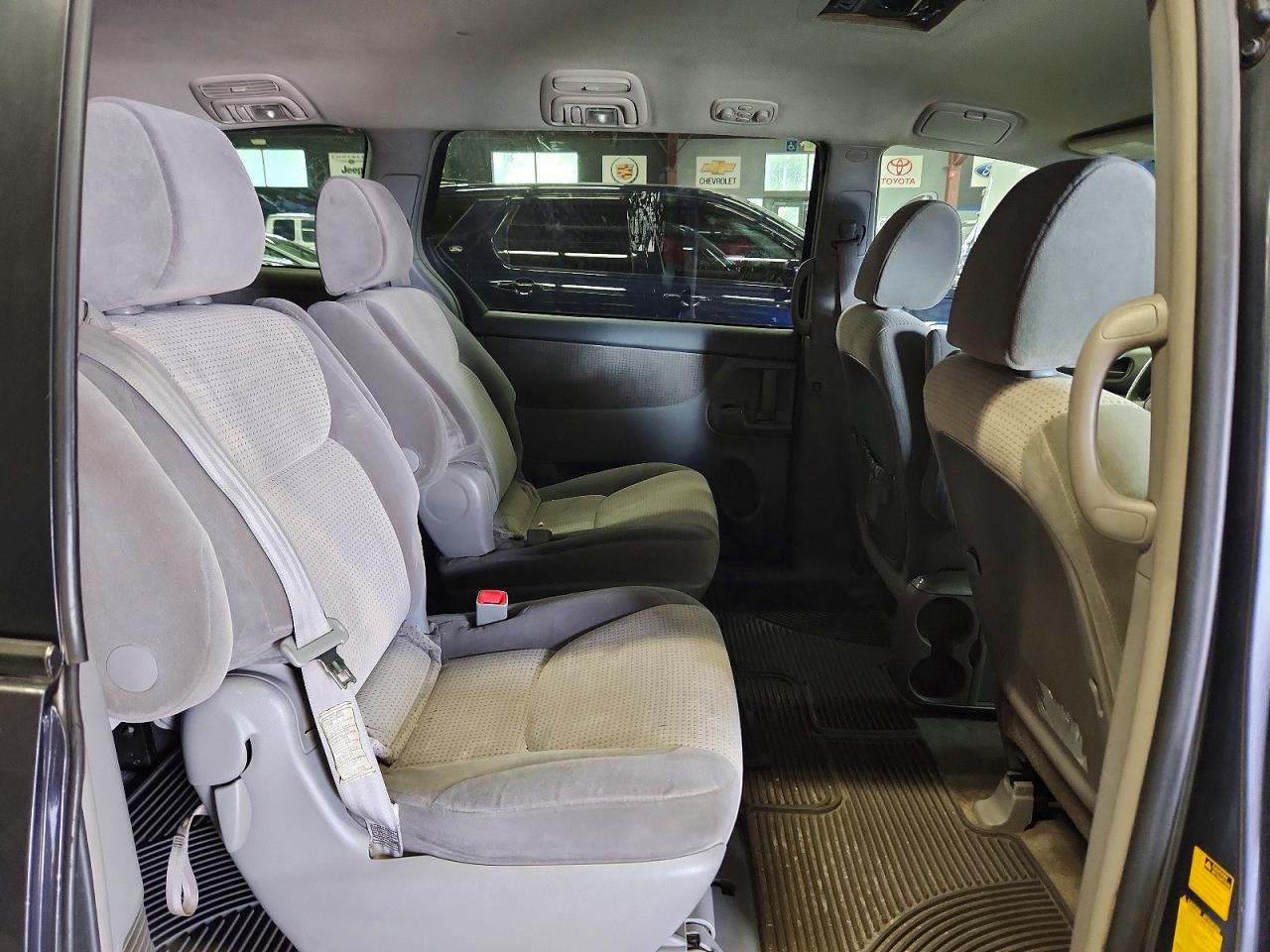Toyota Sienna Le 7-passenger