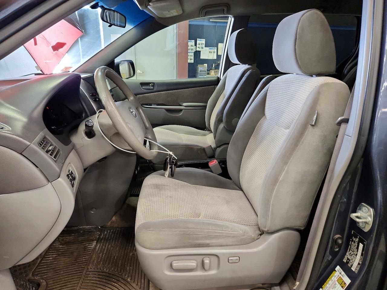 Toyota Sienna Le 7-passenger