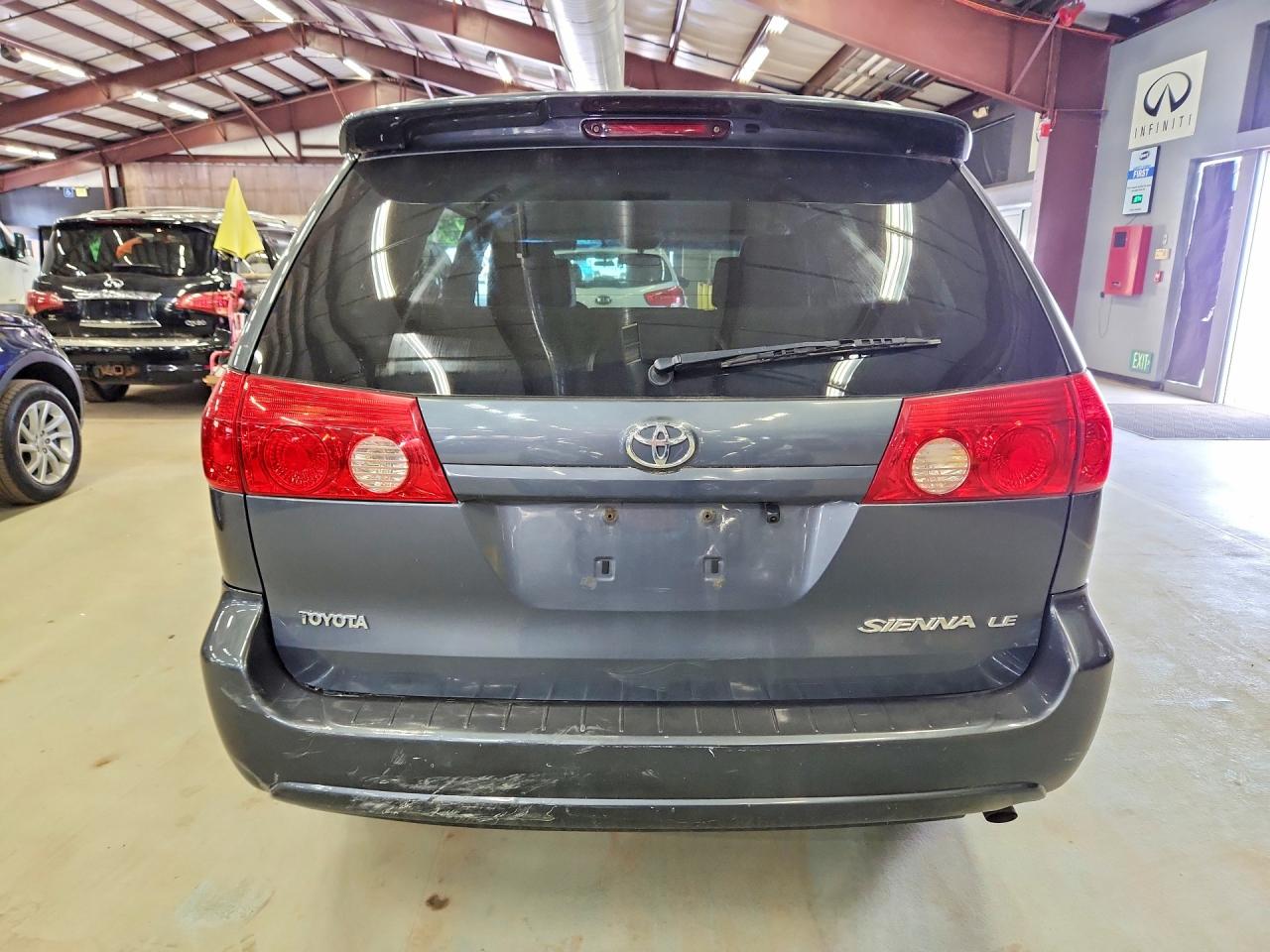 Toyota Sienna Le 7-passenger