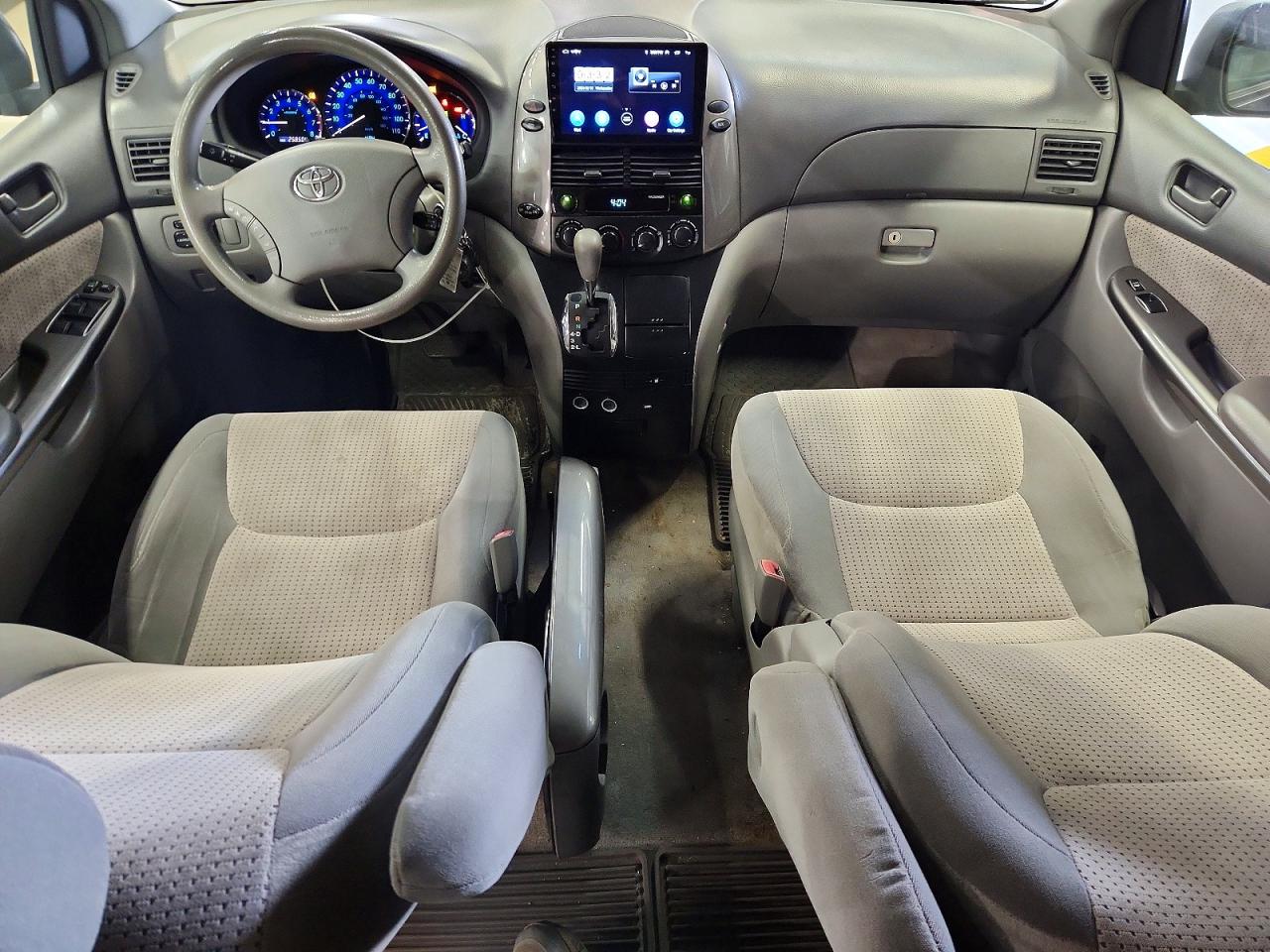 Toyota Sienna Le 7-passenger