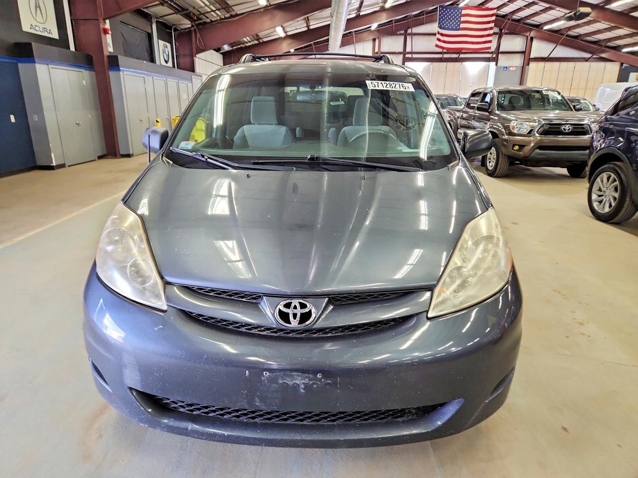Toyota Sienna Le 7-passenger
