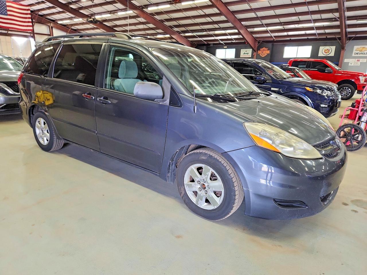 Toyota Sienna Le 7-passenger