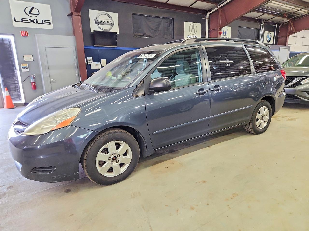 Toyota Sienna Le 7-passenger