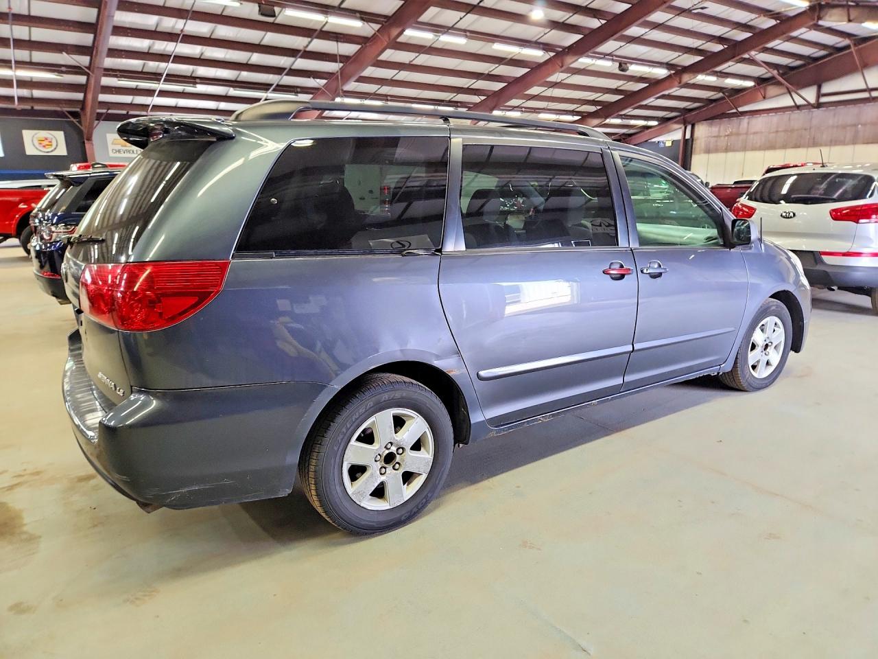 Toyota Sienna Le 7-passenger