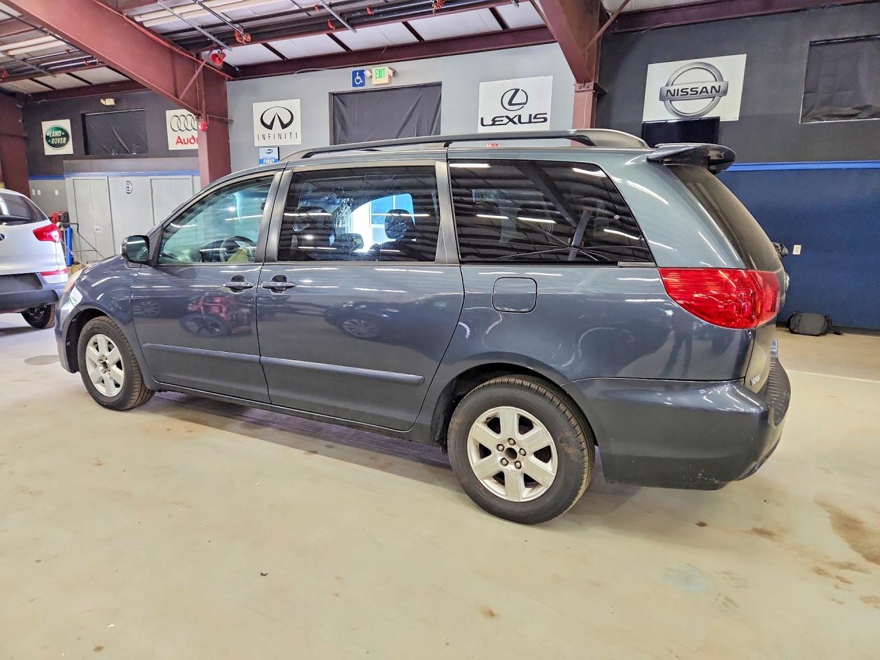 Toyota Sienna Le 7-passenger