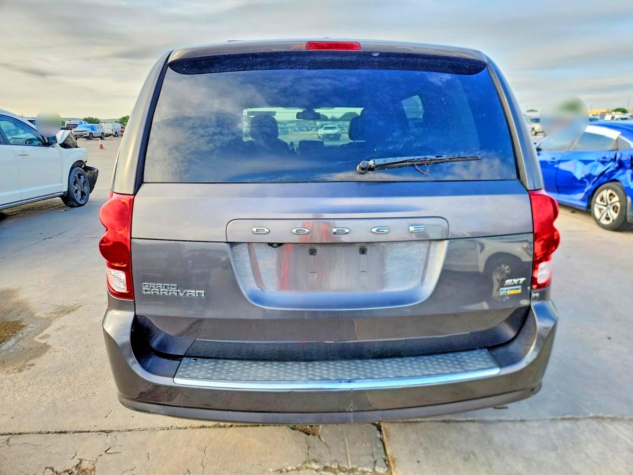 Dodge Caravan Sxt