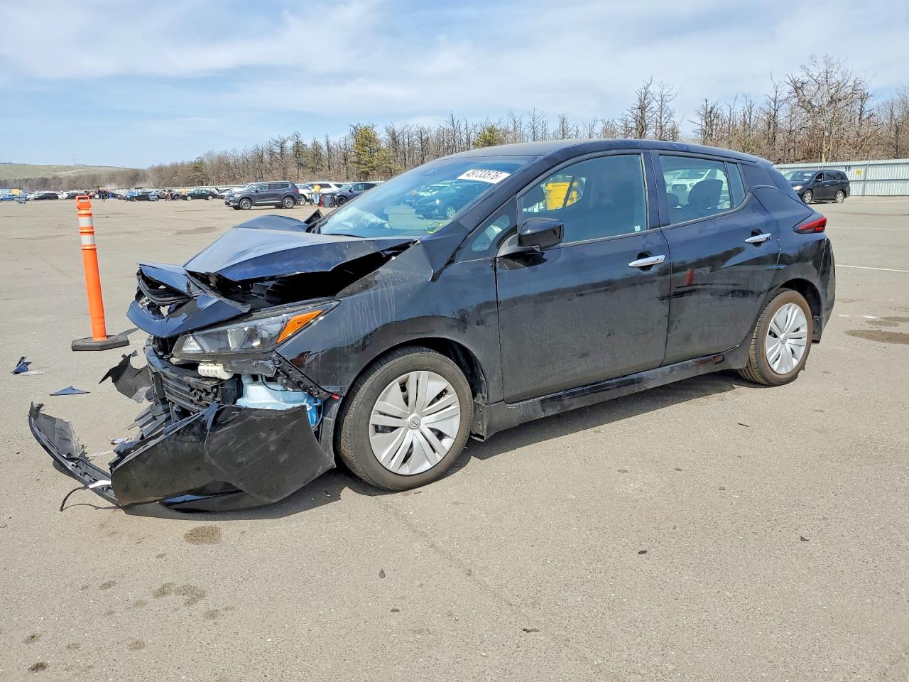 Salvage Nissan LEAF Image