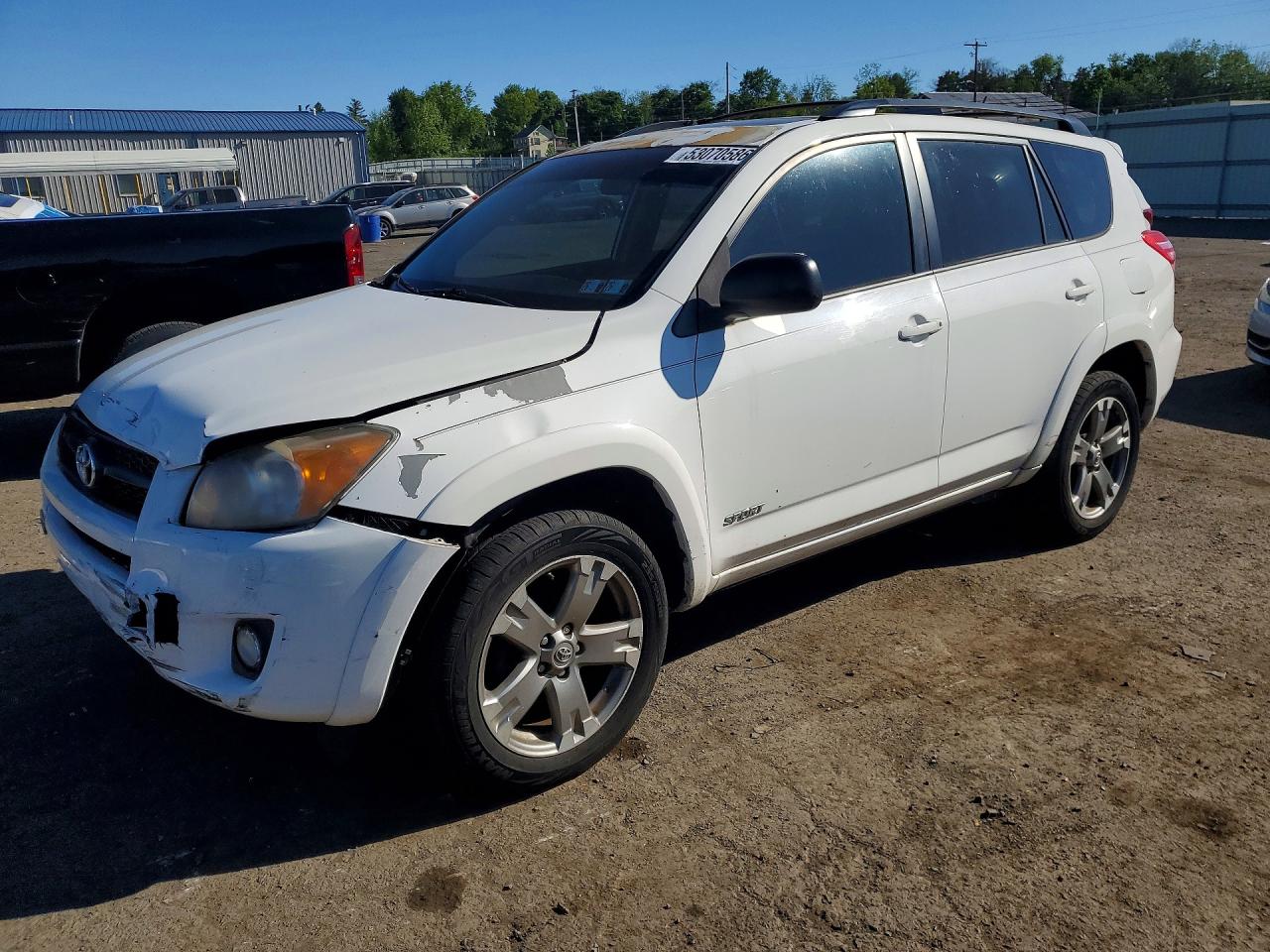 Salvage Toyota RAV4 Image