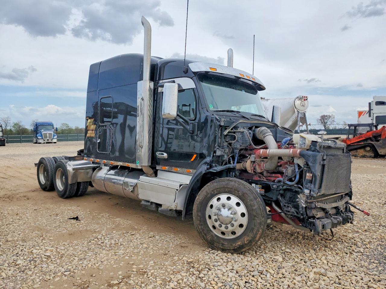 Salvage Peterbilt 579 Image
