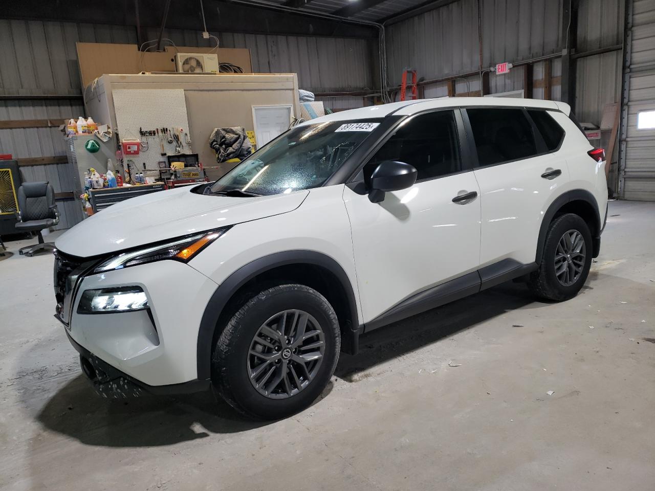 Salvage Nissan Rogue Image