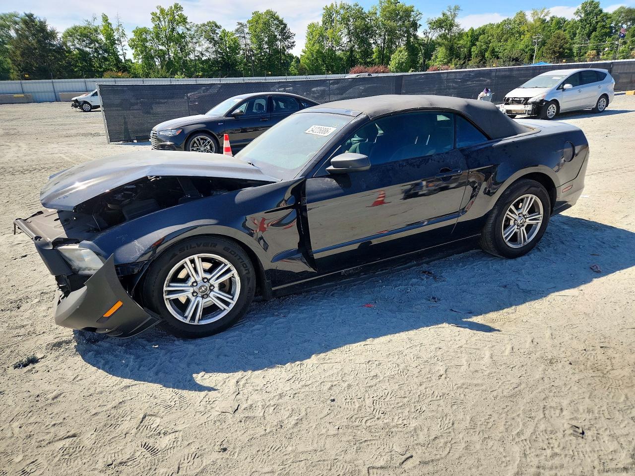 Salvage Ford Mustang Image