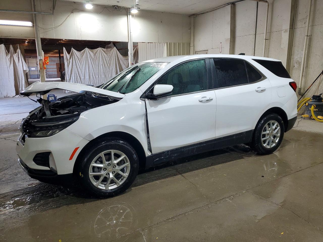 Salvage Chevrolet Equinox Image