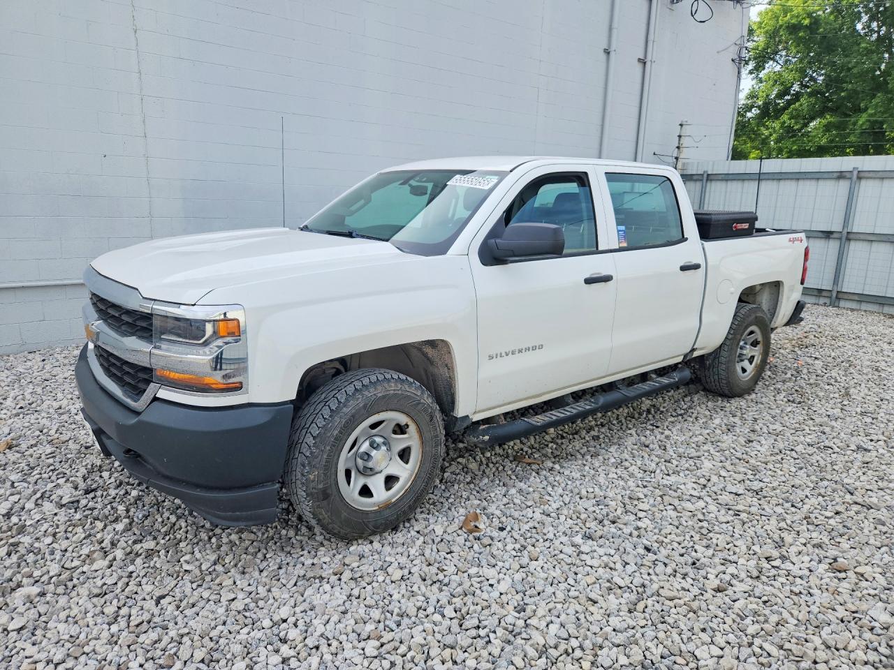 Salvage Chevrolet Silverado Image