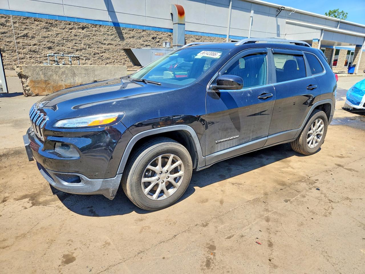 Salvage Jeep Cherokee Image