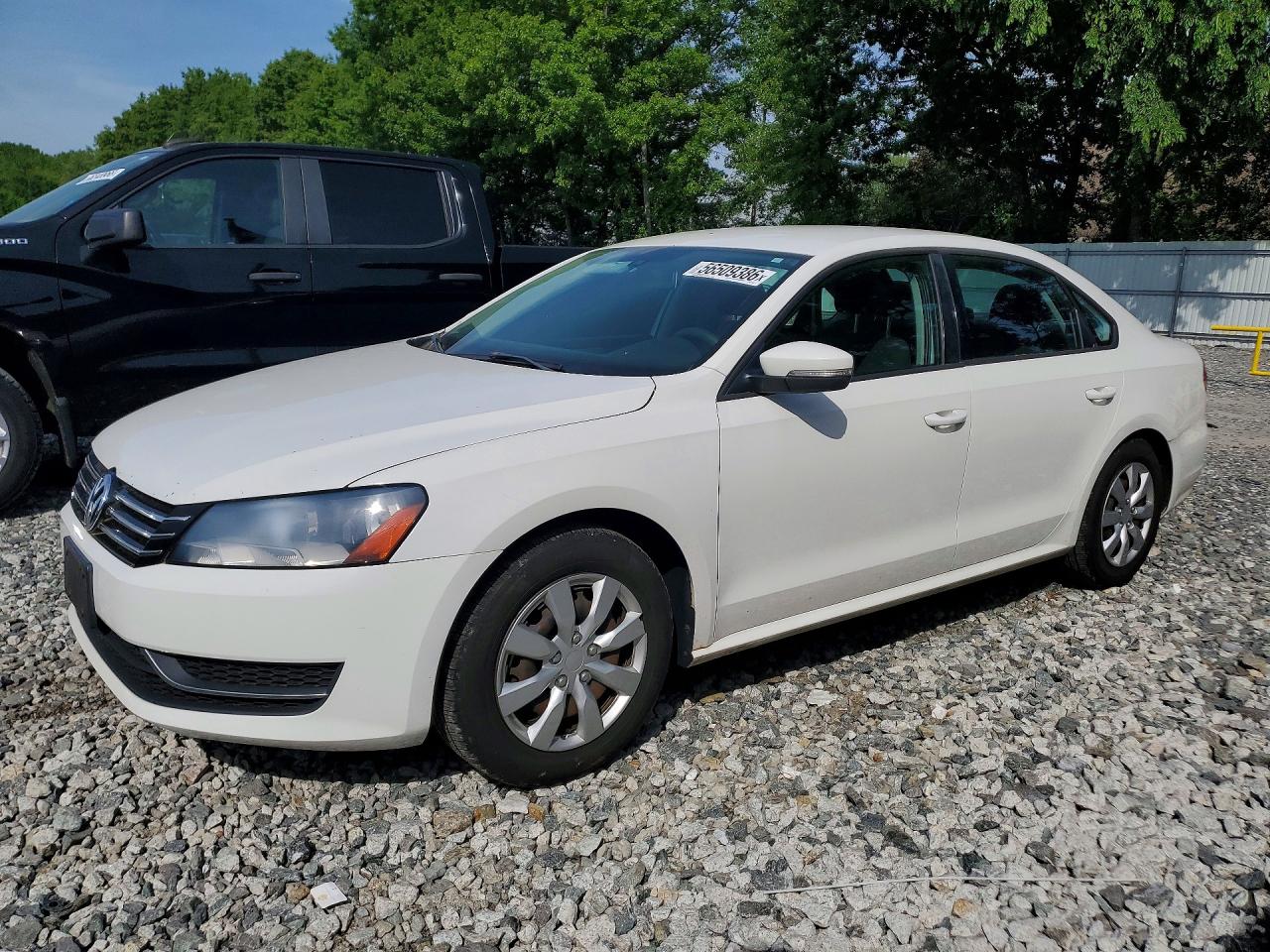Salvage Volkswagen Passat Image