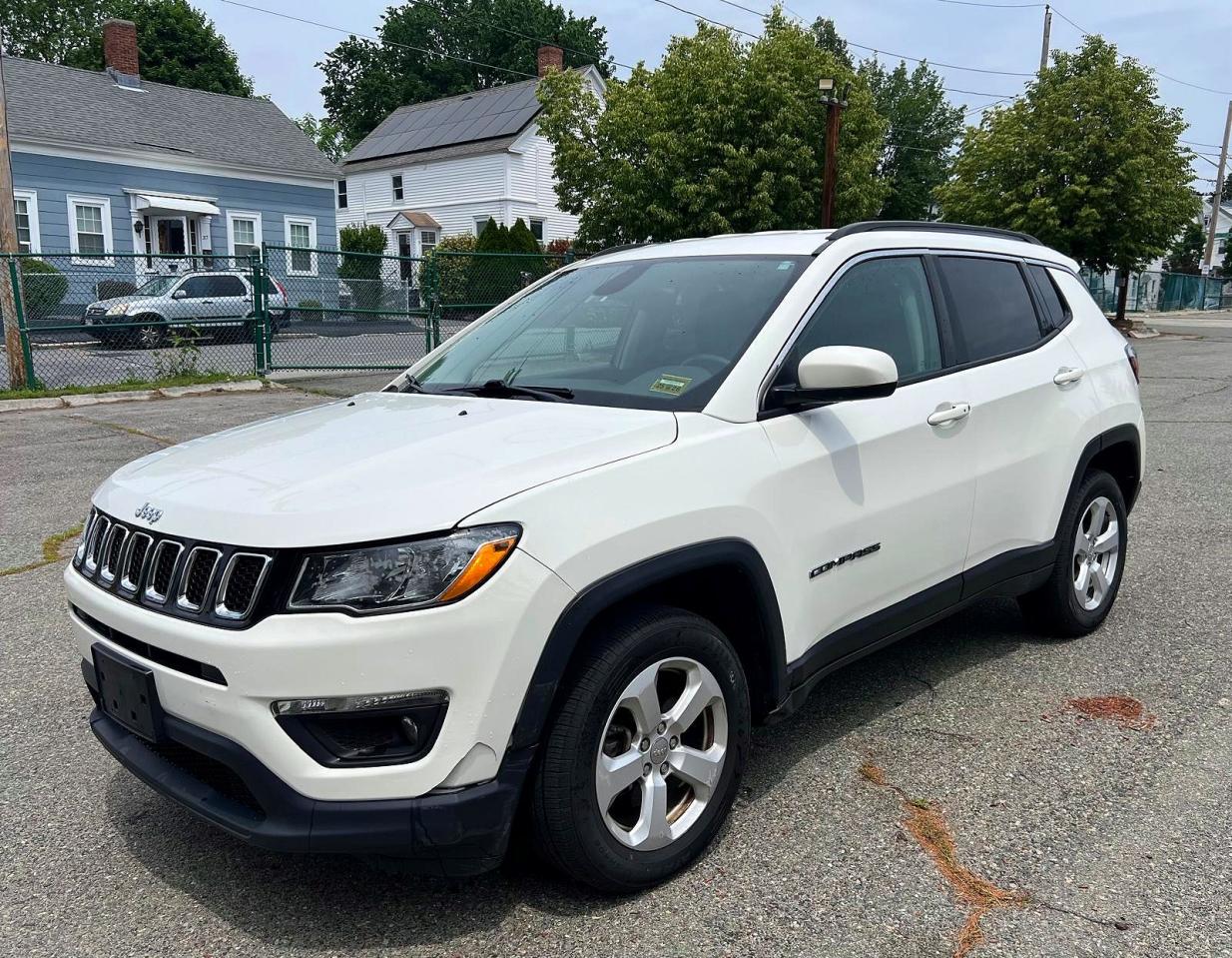 Salvage Jeep Compass Image