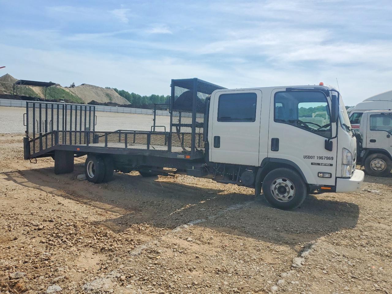 Salvage Isuzu Npr Image
