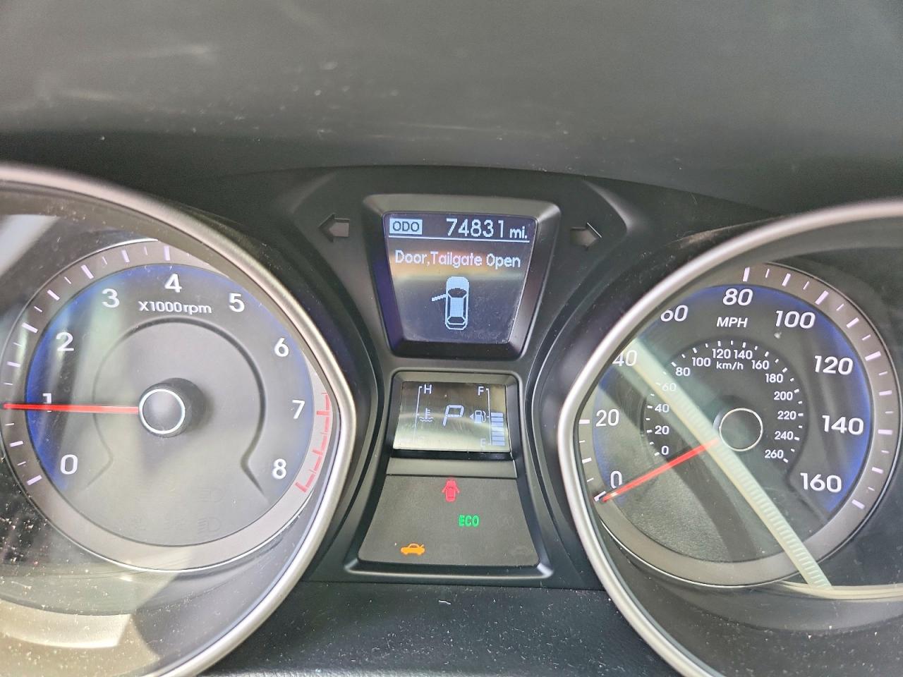 Hyundai ELANTRA Base
