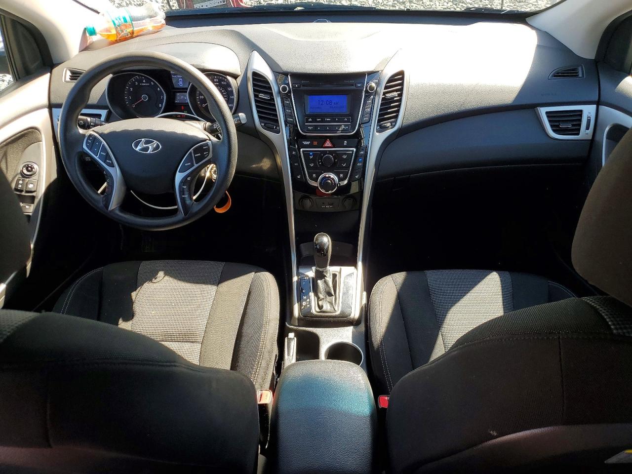 Hyundai ELANTRA Base