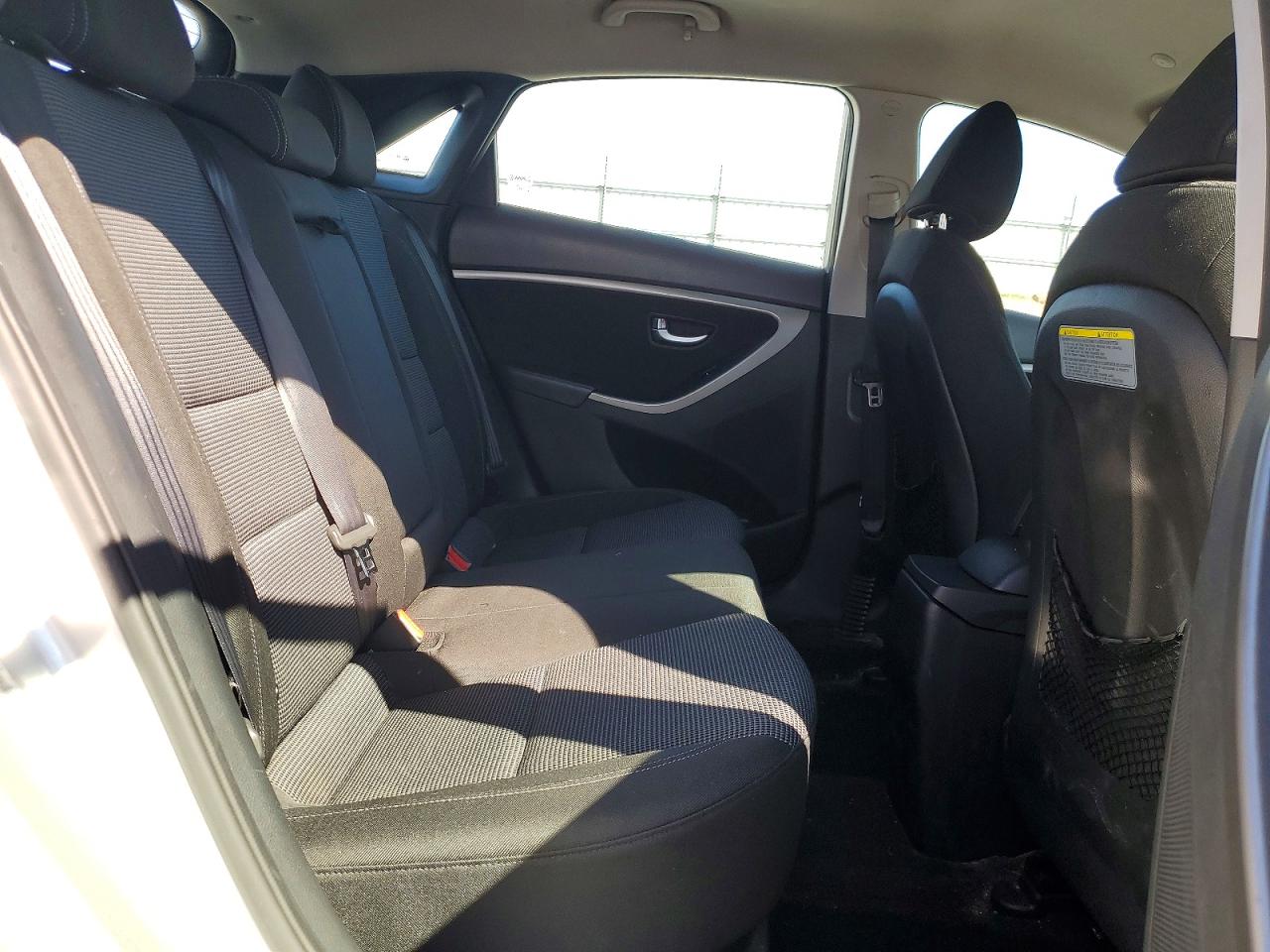 Hyundai ELANTRA Base