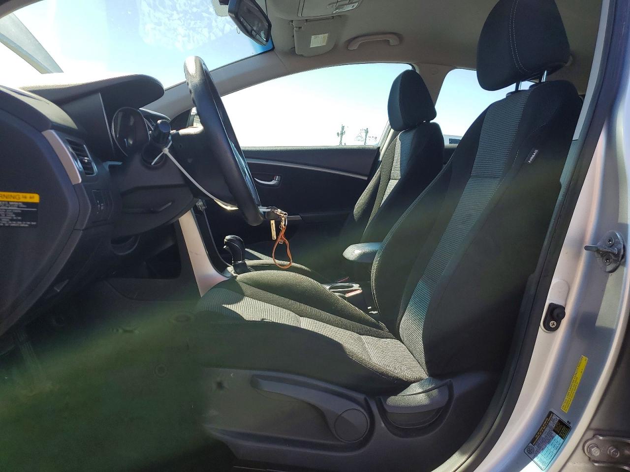 Hyundai ELANTRA Base