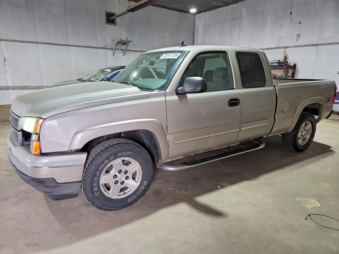 Salvage Chevrolet Silverado Image