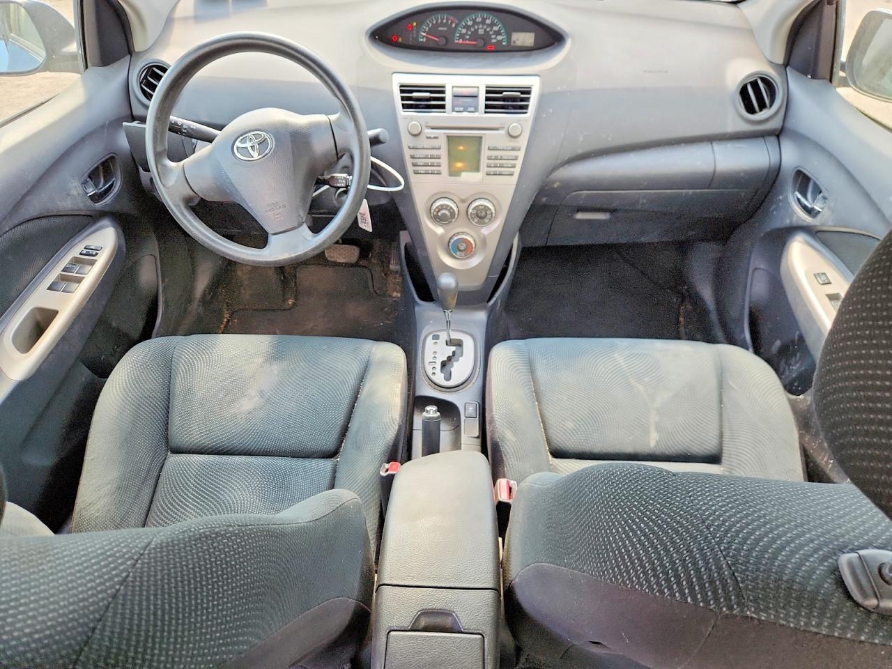 Toyota Yaris Base