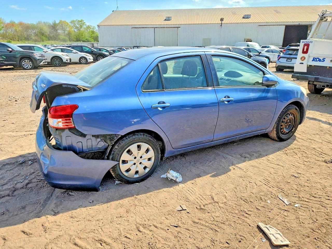 Toyota Yaris Base