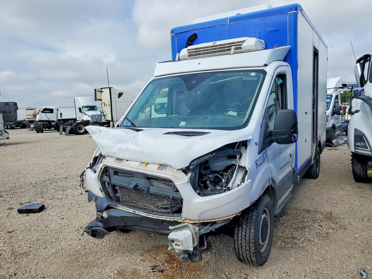 Salvage Ford Transit Image