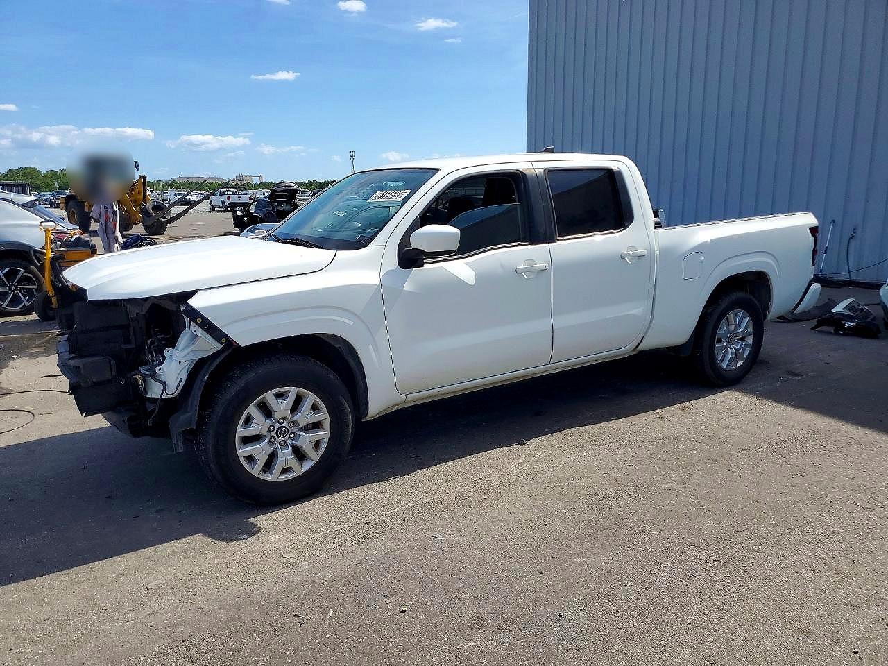 Salvage Nissan Frontier Image
