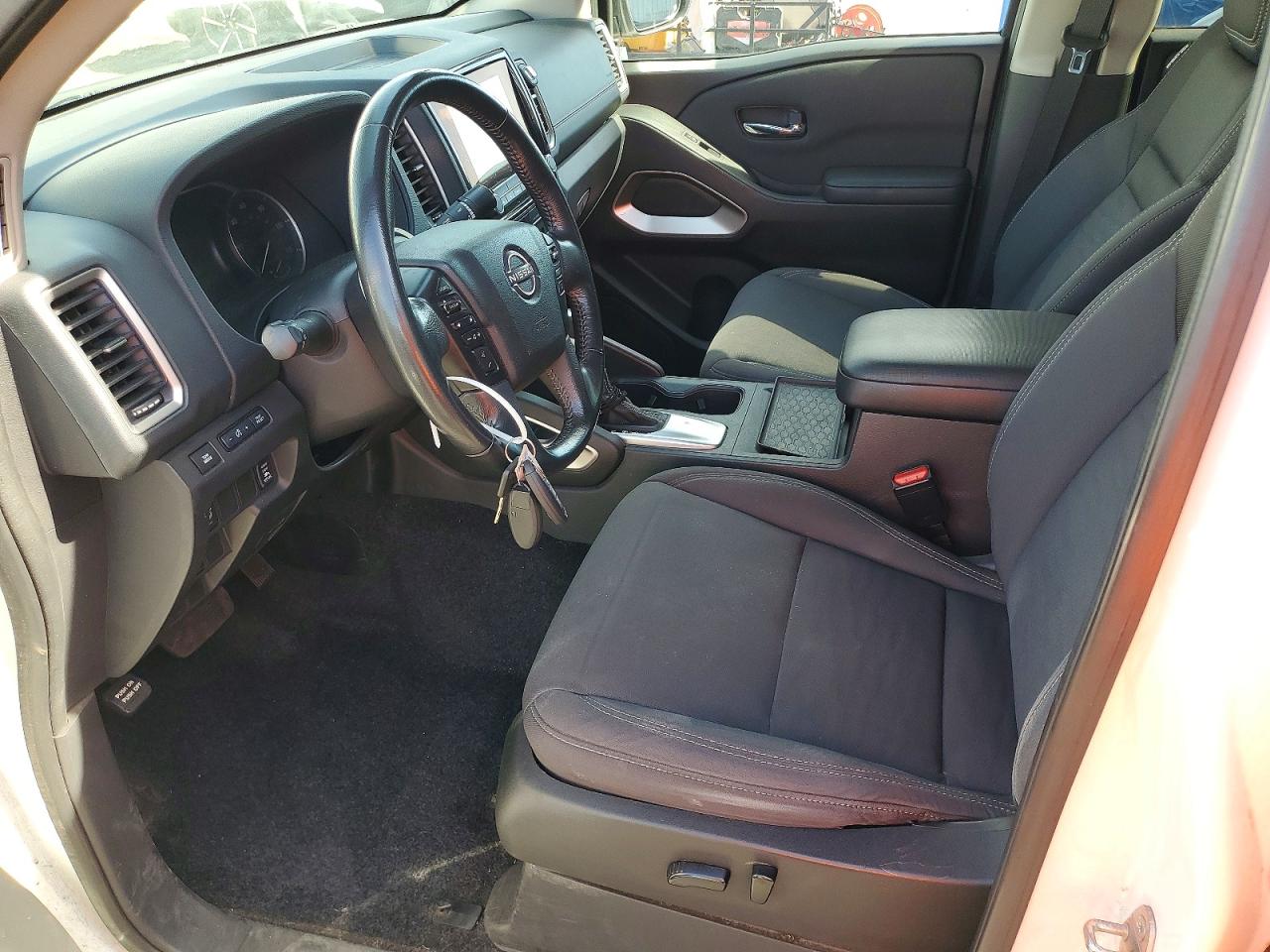Nissan Frontier Sv