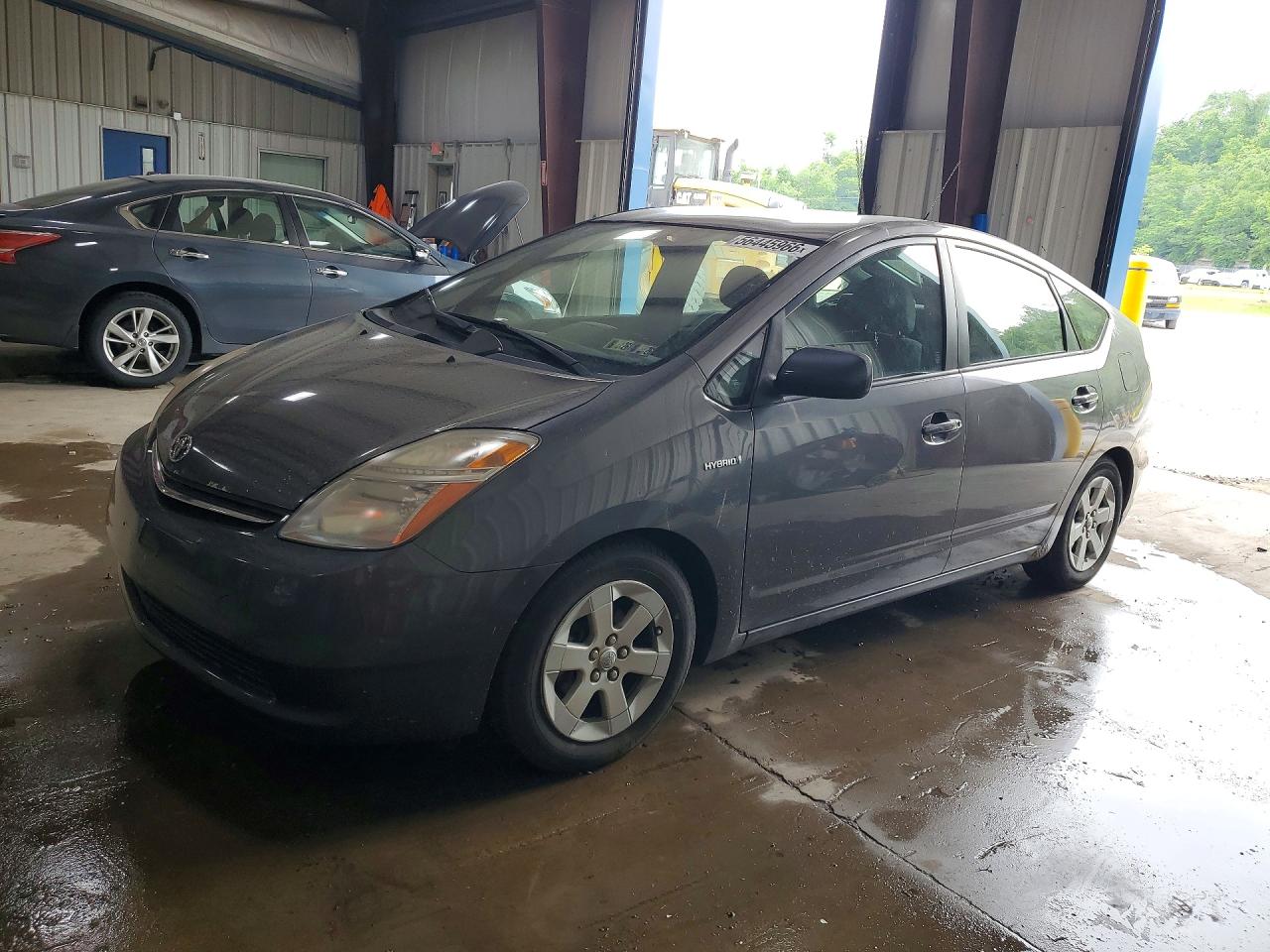 Salvage Toyota Prius Image