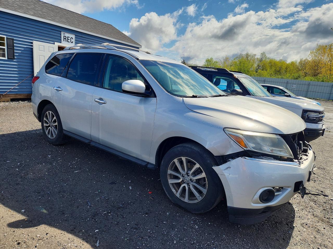 Nissan Pathfinder S