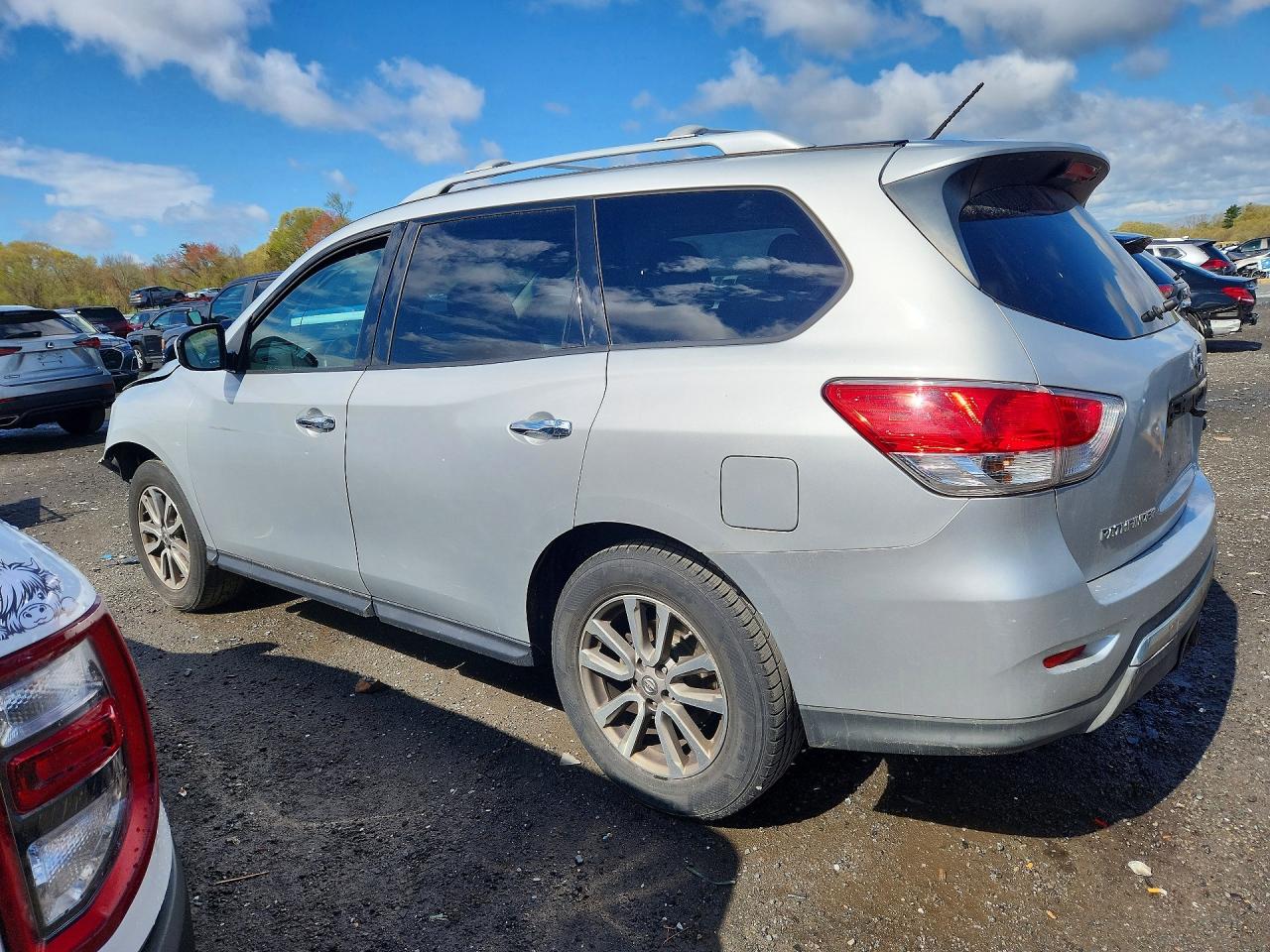 Nissan Pathfinder S