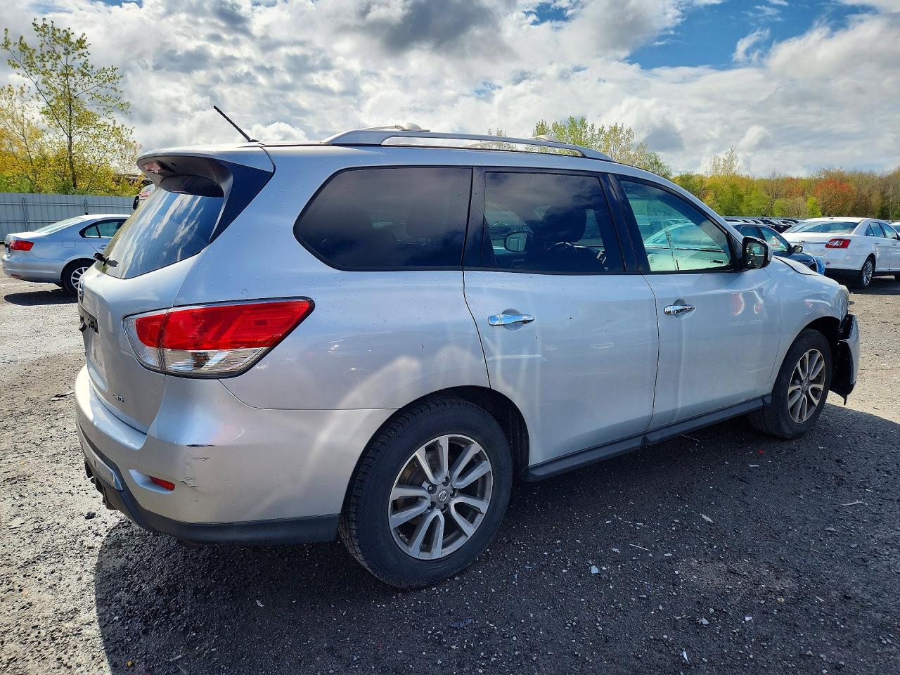 Nissan Pathfinder S