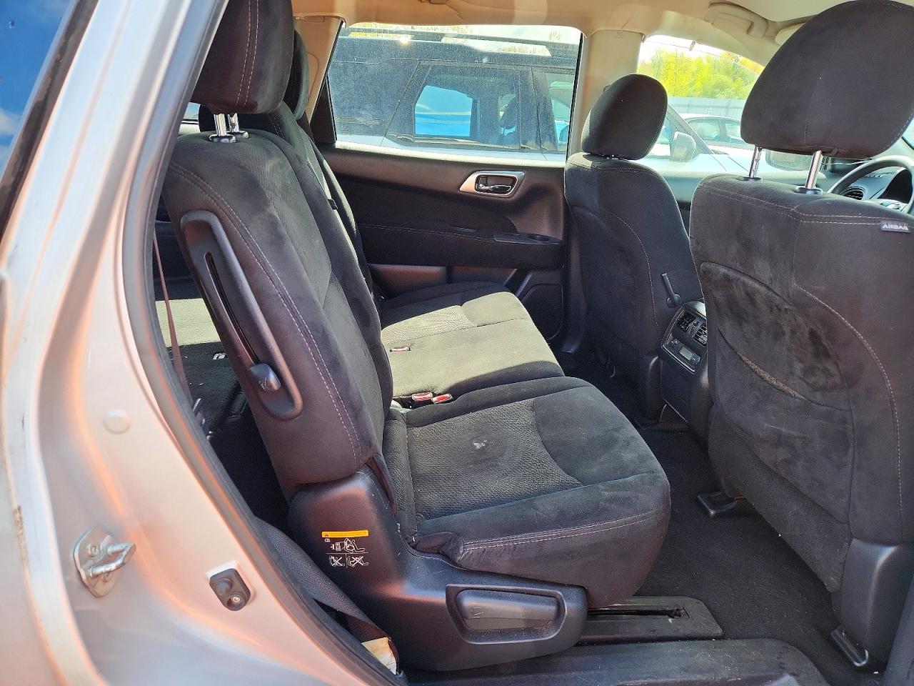 Nissan Pathfinder S