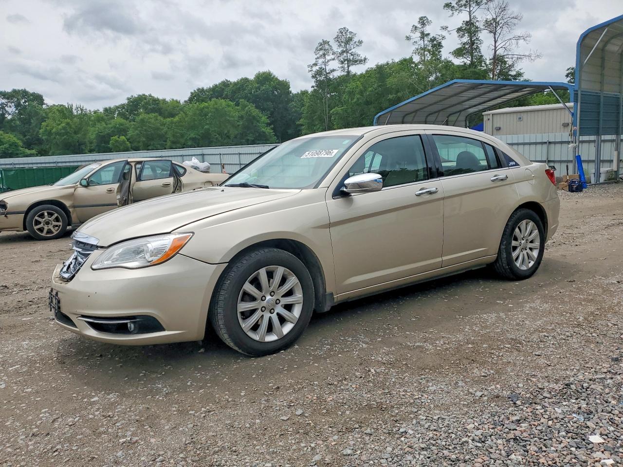 Salvage Chrysler 200 Image