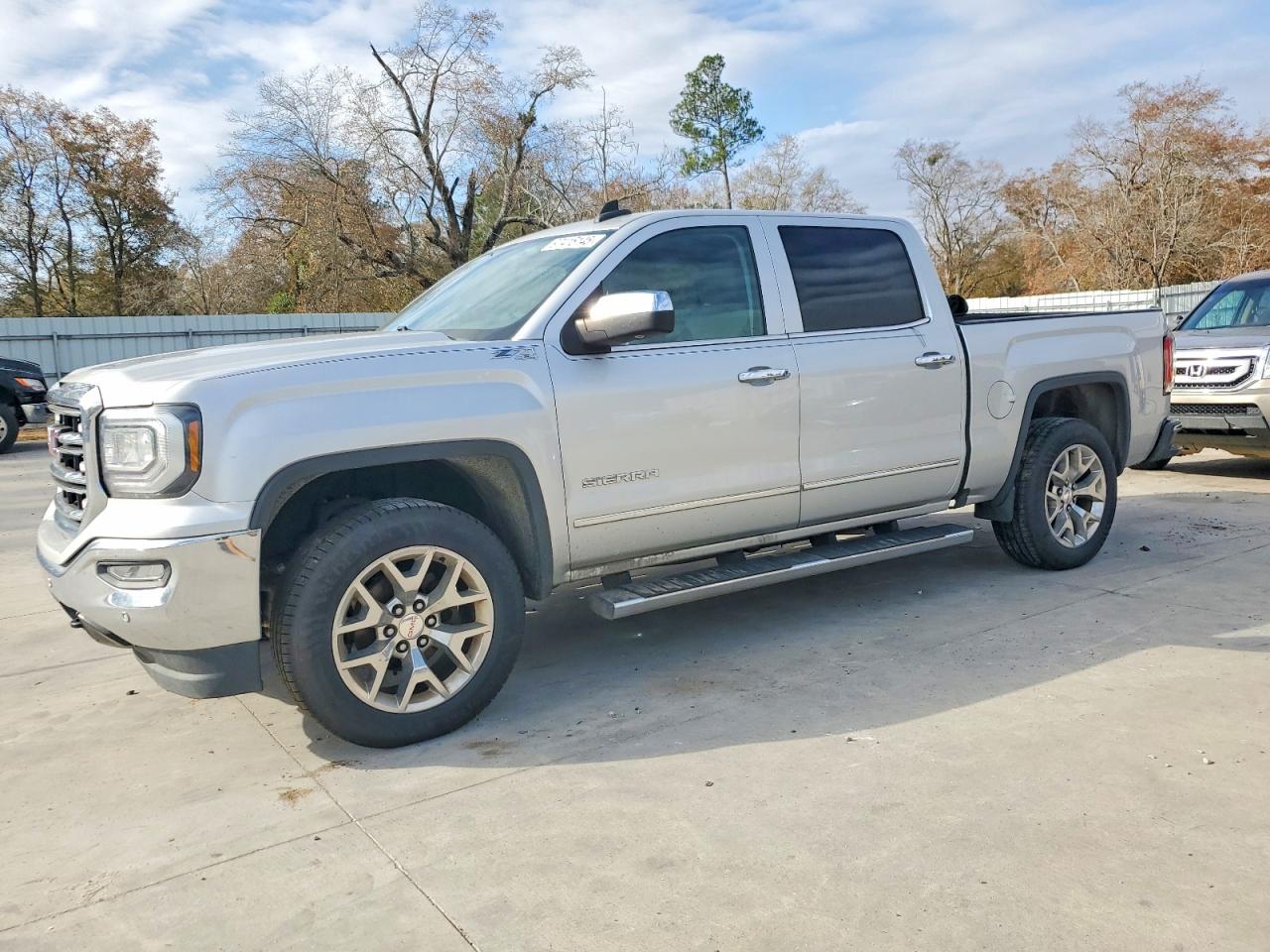 Salvage GMC Sierra Image