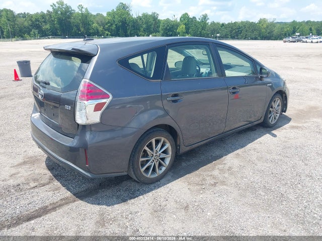 Toyota Prius v Five