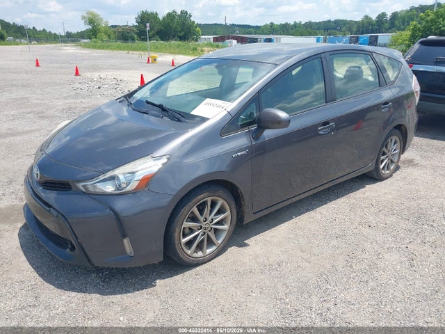 Toyota Prius v Five