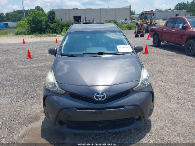 Toyota Prius v Five