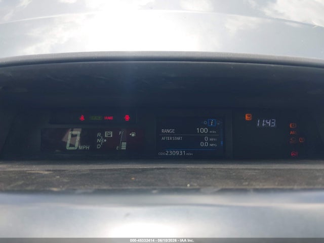 Toyota Prius v Five