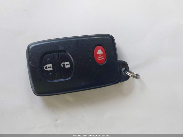 Toyota Prius v Five