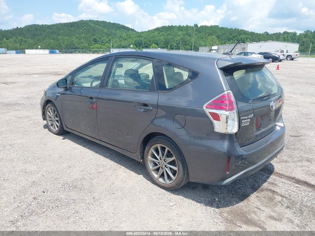 Toyota Prius v Five