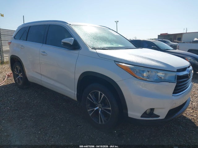 Salvage Toyota Highlander Image
